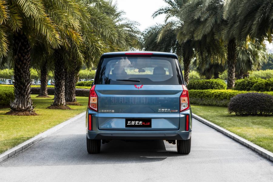  WuLing Hongguang Plus 2019 года  (фото 23 из 49)
